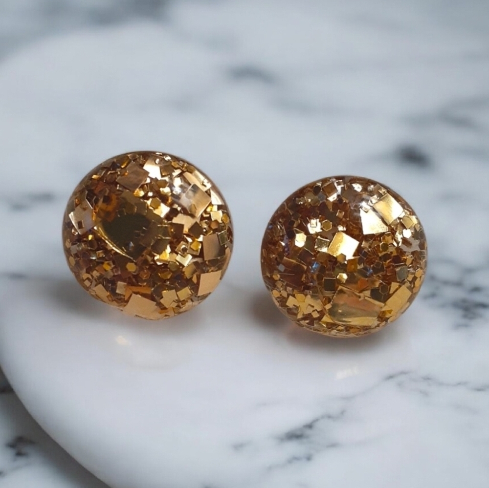Vintage 1960s-1980s Gold Glitter Confetti Lucite Clip-On Earrings